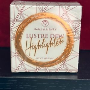 Hank and Henry Lustre Dew Highlighter in Fairy Fly